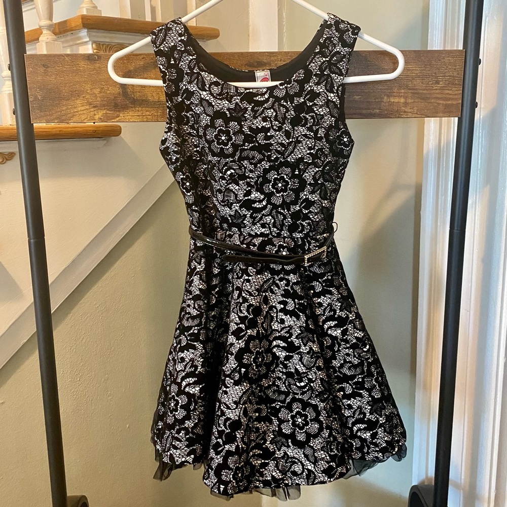 Knitworks velvety lace black and white dress size 7 (girls)